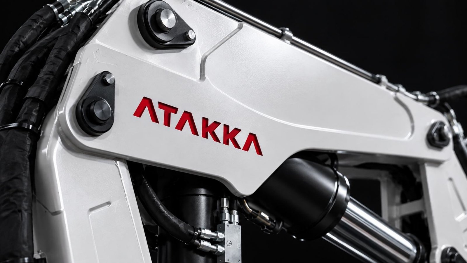 Detalhe do braço do guindaste com a marca ATAKKA